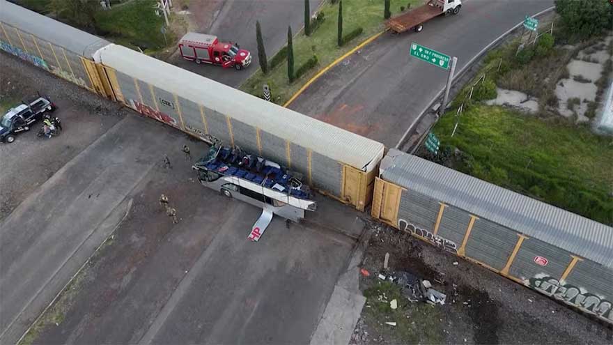 Ten people killed, 61 hurt after Mexican train hits double-decker bus