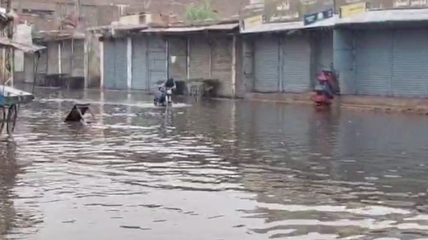 Heavy rain floods low-lying areas in Hyderabad, schools shut down