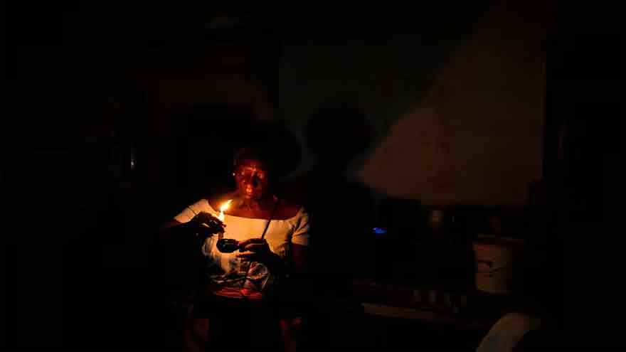 Cuba's electrical grid collapses in nationwide blackout