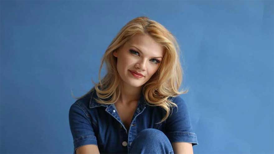 Miss America 2026 Cassie faces criticism over pageant makeup