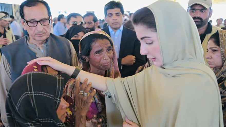 CM Maryam reaches Liaqatpur, meets flood victims
