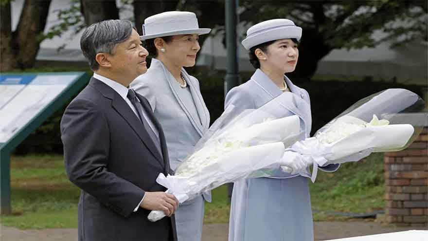 Japan's emperor and his family mourn Nagasaki atomic bomb victims, marking 80 years since tragedy