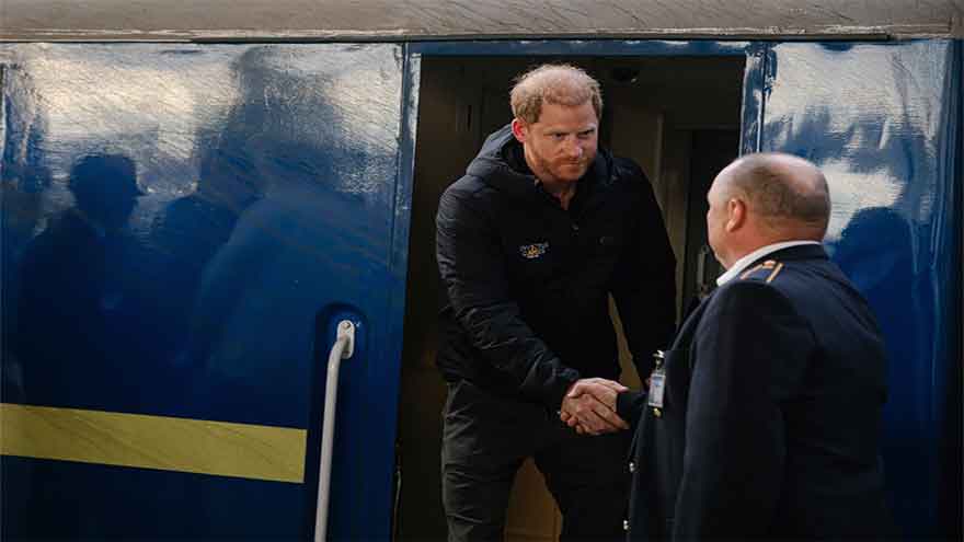 Prince Harry makes surprise visit to Ukraine in support of wounded troops
