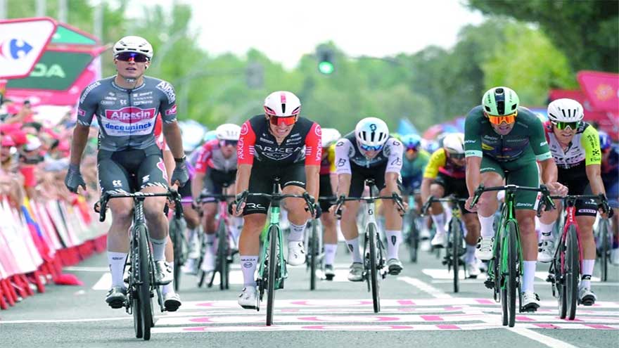 Philipsen wins sprint for Vuelta treble