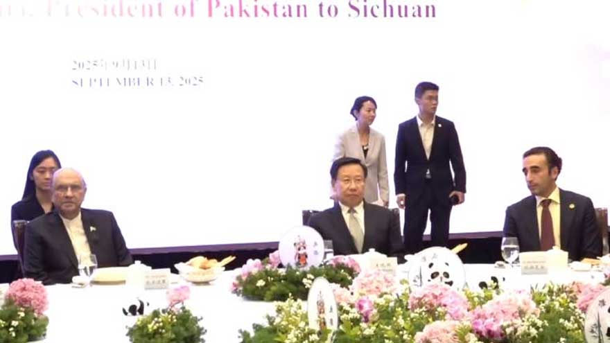 President Zardari honoured with banquet in Chengdu