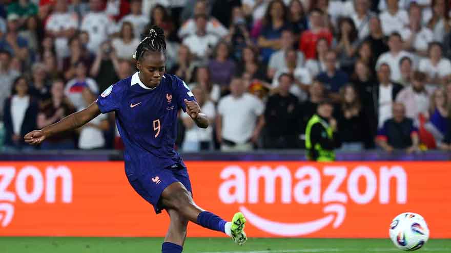 Manchester United hammer London City, Chelsea's Kerr scores in WSL return