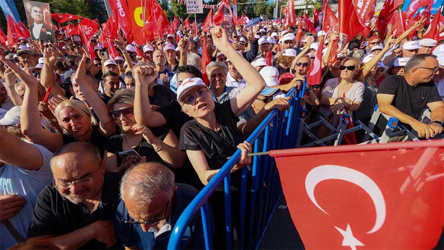 Tens of thousands join Ankara protest ahead of court showdown