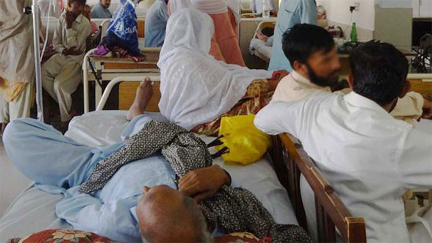 One killed, 12 fell unconscious after consuming toxic drink in Darya Khan