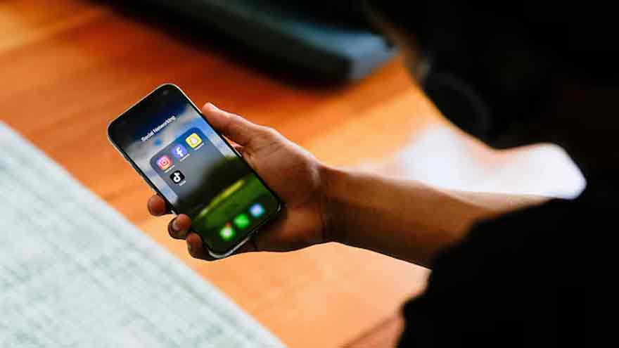 Australia wants 'minimally invasive' age checks under teen social media ban