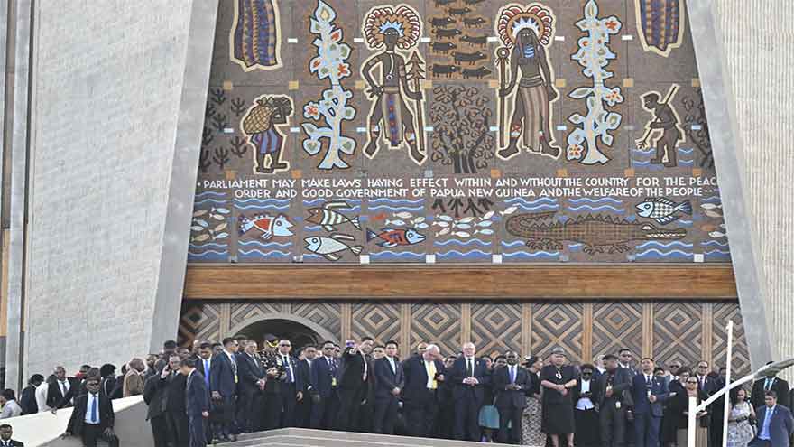 Australia gifts Papua New Guinea a Parliament House extension for its 50th independence anniversary