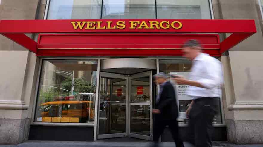 US senators demand Wells Fargo welcome employee unions
