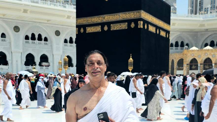 Former fast bowler Shoaib Akhtar completes Umrah pilgrimage
