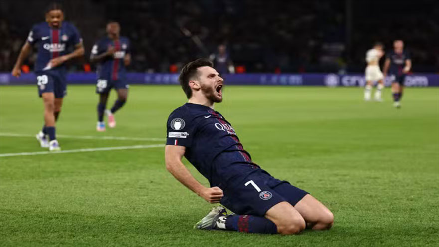 Kvaratskhelia stunner helps holders PSG to winning Champions League start