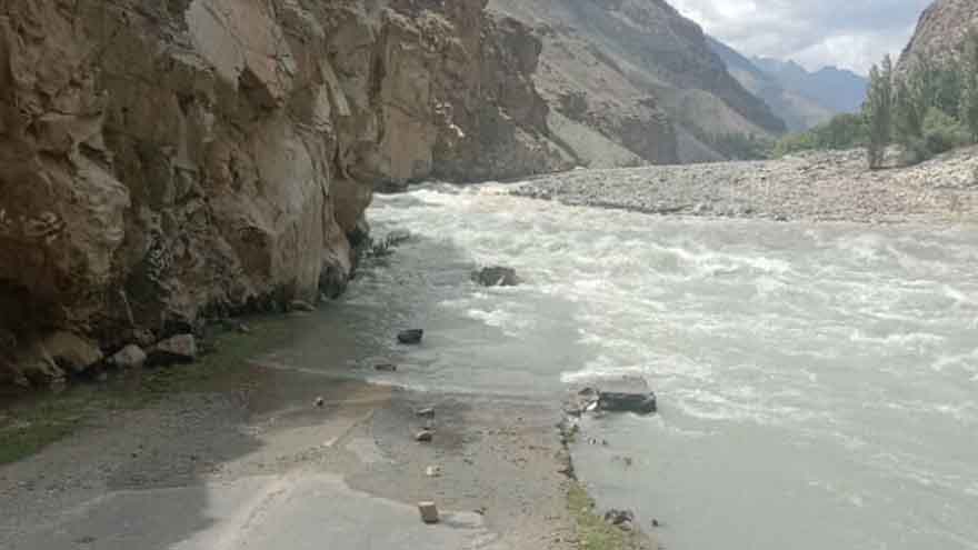 Heavy rains trigger floods, Garam ChashmaChitral road closed at several points