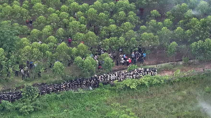 Thai police fire tear gas at Cambodian protesters at a disputed border village