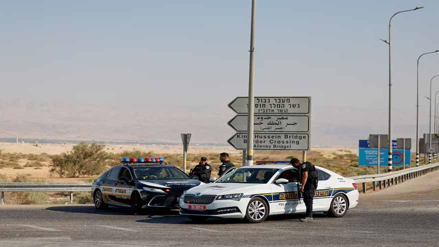 Two Israelis killed in attack at Jordan border crossing