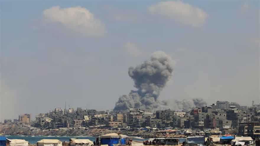 Gaza hit by telecoms blackout as Israeli tanks and infantry advance