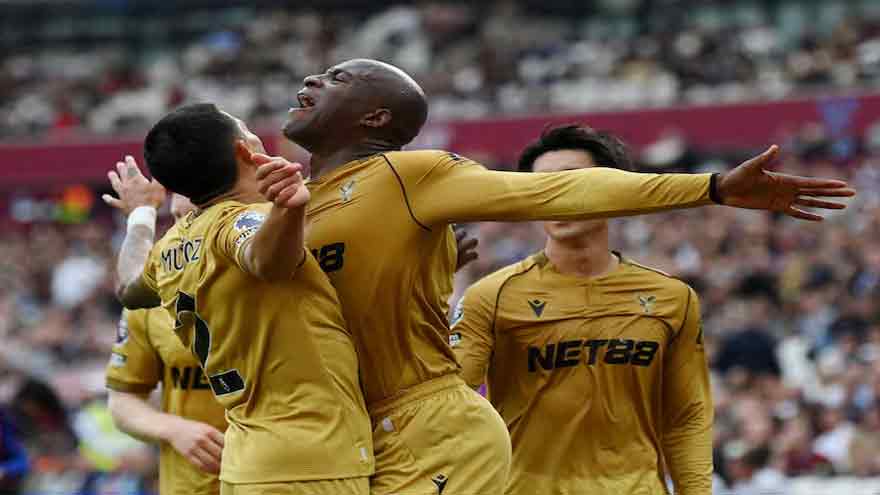 Gloom deepens at West Ham as loss to Crystal Palace follows protests