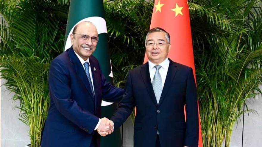 President Zardari returns to Pakistan after concluding China visit