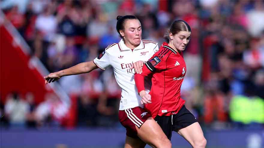 Chelsea go top of WSL as Man United and Arsenal play out a goalless draw