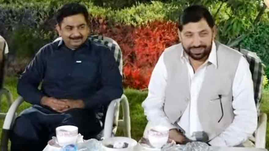 KP minister, education secretary resolve dispute over DEO posting