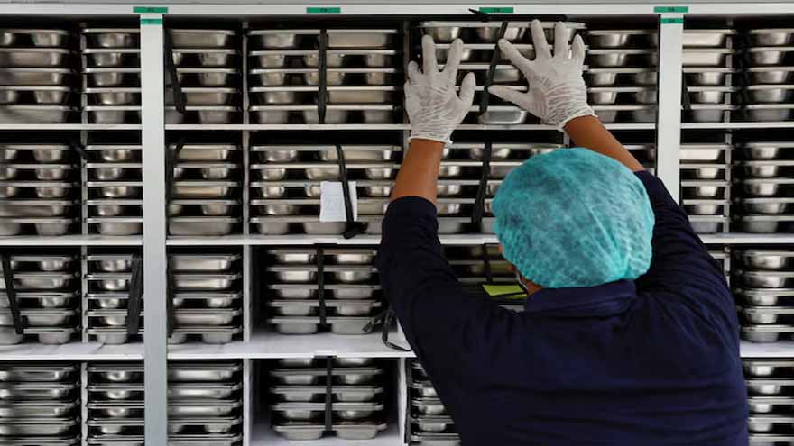 Indonesia urged to halt $10 billion free school meals plan after mass food poisoning