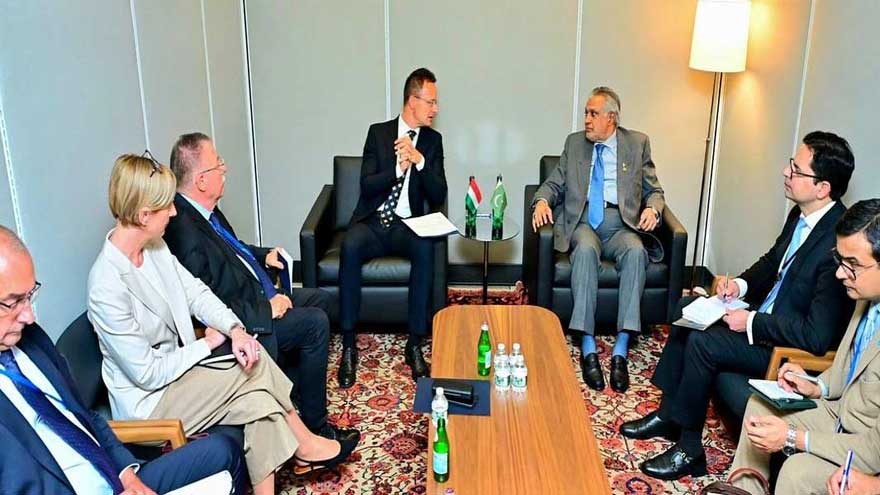 Ishaq Dar meets Hungarian FM at UNGA to boost bilateral ties