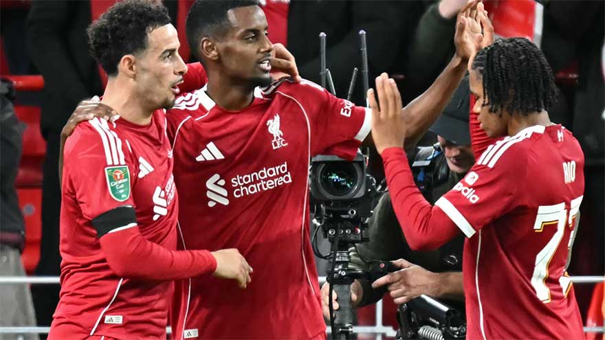 Isak scores first Liverpool goal in League Cup win, Chelsea survive scare