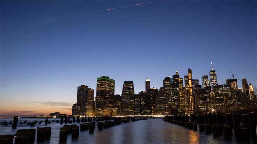 Dunya News New York's finance sector faces risks from Trump visa crackdown