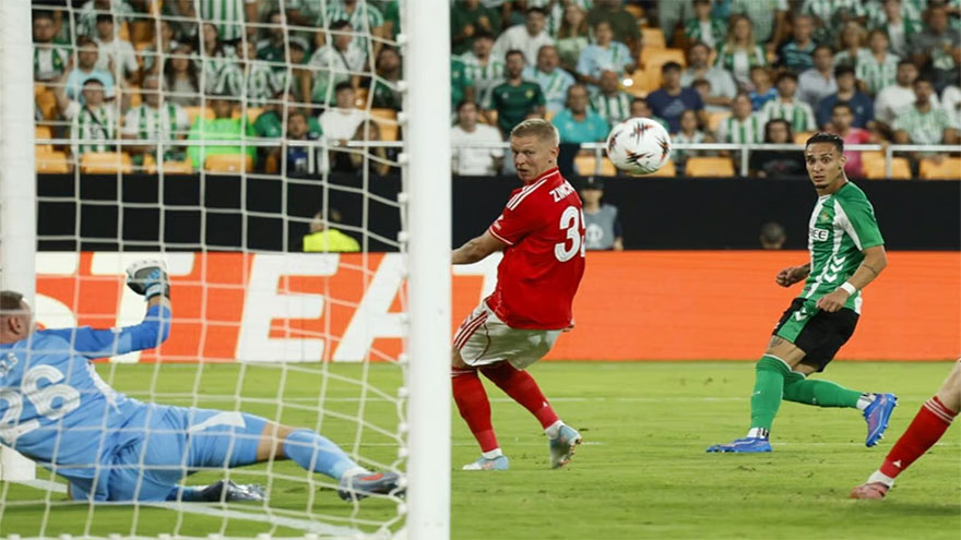 Forest denied winning European return by Antony, Roma down Nice