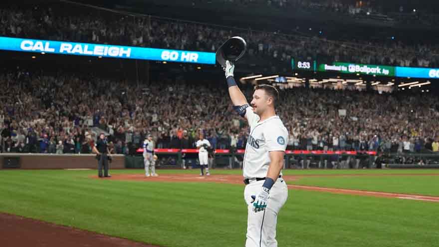 Cal Raleigh hits his 60th home run of the MLB season
