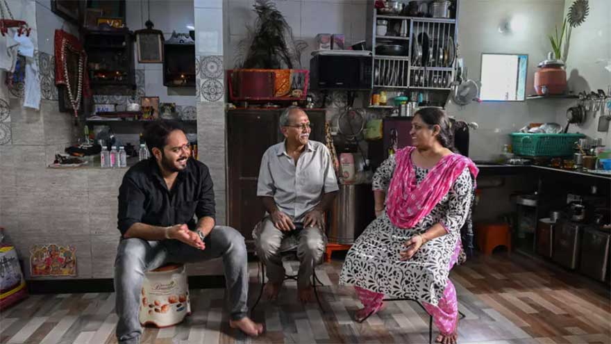 In India's Mumbai, the largest slum in Asia is for sale