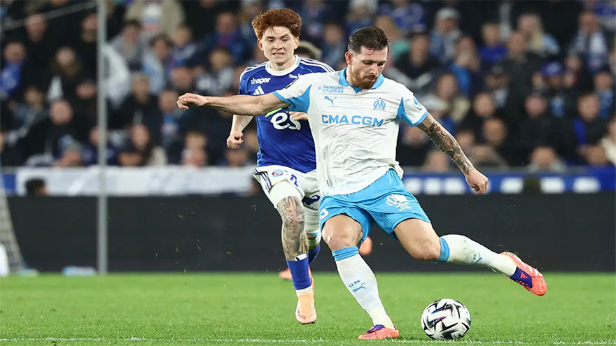Murillo sends Marseille top in Ligue 1 with late win in Strasbourg