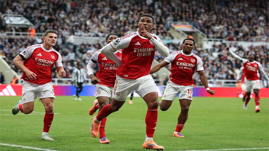 Arsenal strike late for 'beautiful' Newcastle win, close in on Liverpool