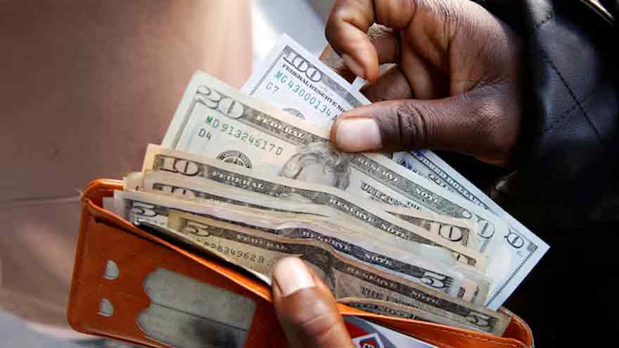 Dollar on the defensive before data releases, risk of US government shutdown