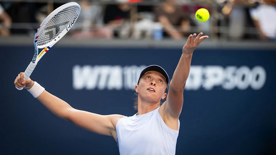 Swiatek says may flout 'crazy' rules to protect health