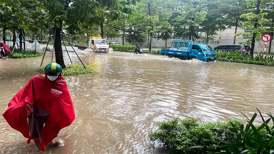 Rains from Typhoon Bualoi flood homes in Hanoi, disrupt transport