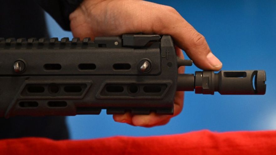 Colombia manufactures its first rifles to replace Israeli weapons