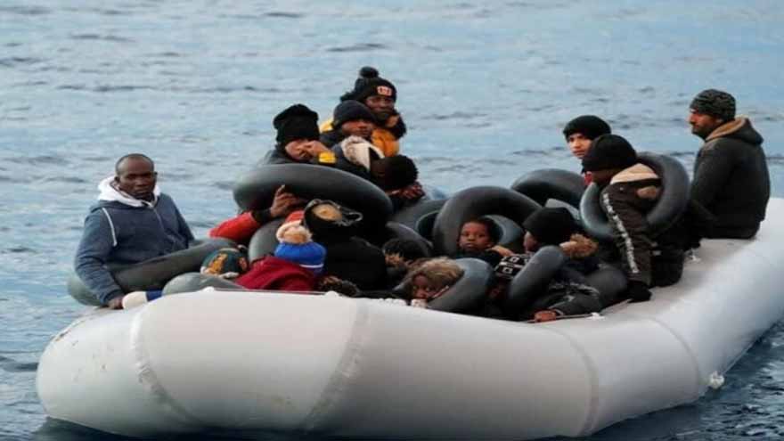Dunya News At least 18 dead after migrant boat sinks off Turkiye's Aegean coast