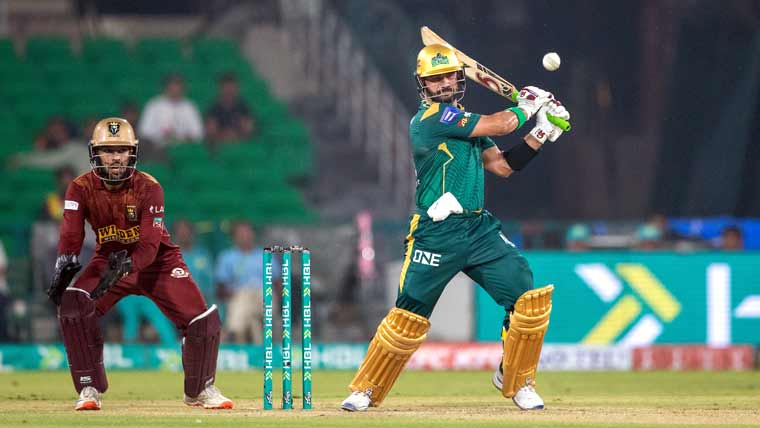 پی ایس ایل 11: صاحبزادہ فرحان کی سنچری، سلطانز نے کنگزمین کو 6 وکٹوں سے ہرا دیا