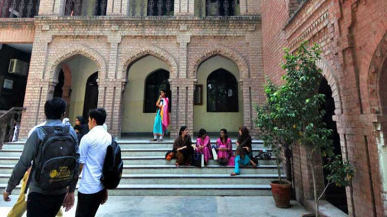 سکولوں کے بعد کالجز اور یونیورسٹیز کی بھی ہفتے میں تین چھٹیاں