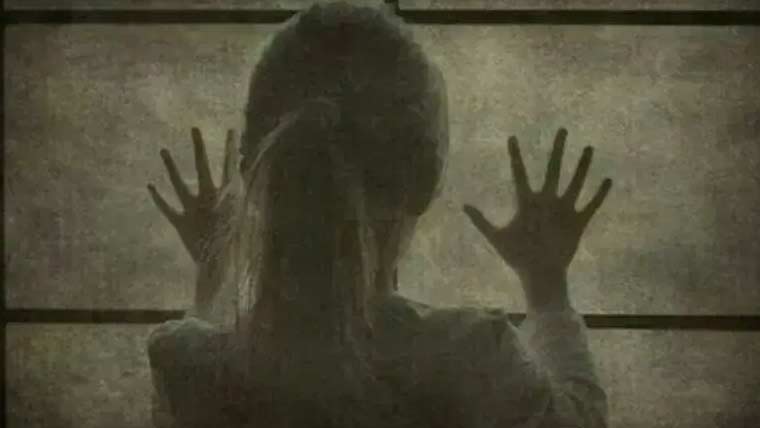 مدرسے کے استاد نے 8 سالہ معصوم بچی کو جنسی زیادتی کا نشانہ بنا ڈالا