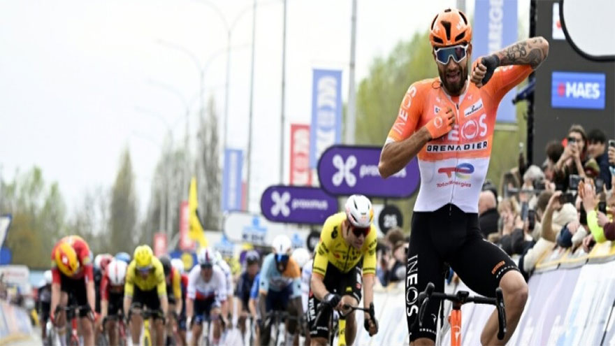 Late-charging Ganna denies Van Aert at Across Flanders