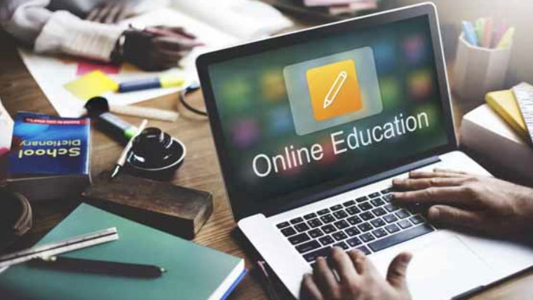 پنجاب: تعلیمی اداروں کو جمعہ کے روز آن لائن کلاسز لینے کی اجازت