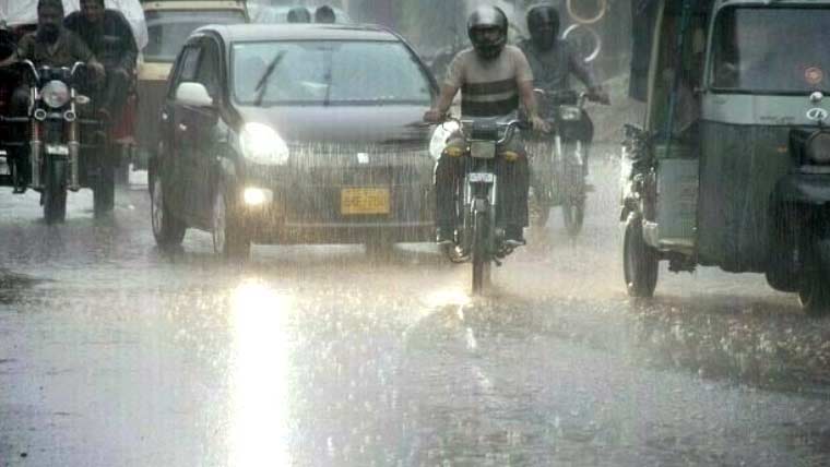 شہر قائد میں تیز ہواؤں کے ساتھ بارش، مختلف حادثات میں 3 افراد جاں بحق