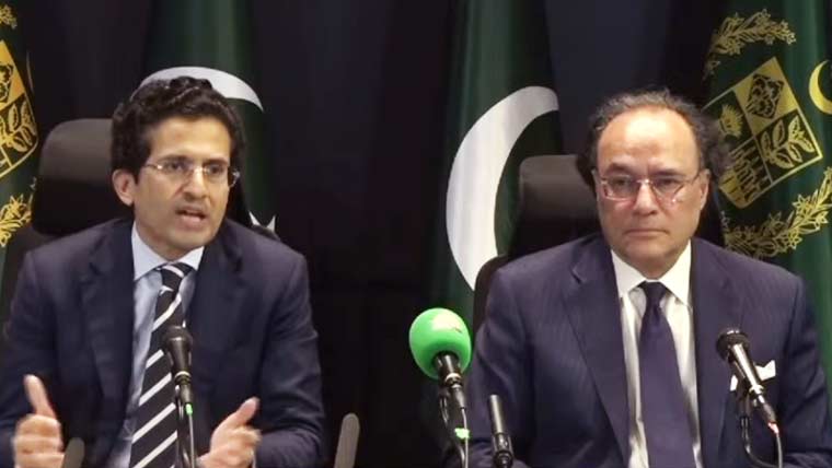 حکومت نے پٹرول 137 روپے 23 پیسے، ڈیزل 184 روپے 49 پیسے فی لٹر مہنگا کردیا