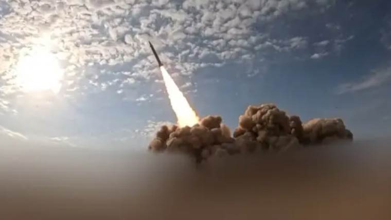یمن کے حوثیوں کی اسرائیلی اہداف پر بیلسٹک میزائلوں کی بوچھاڑ