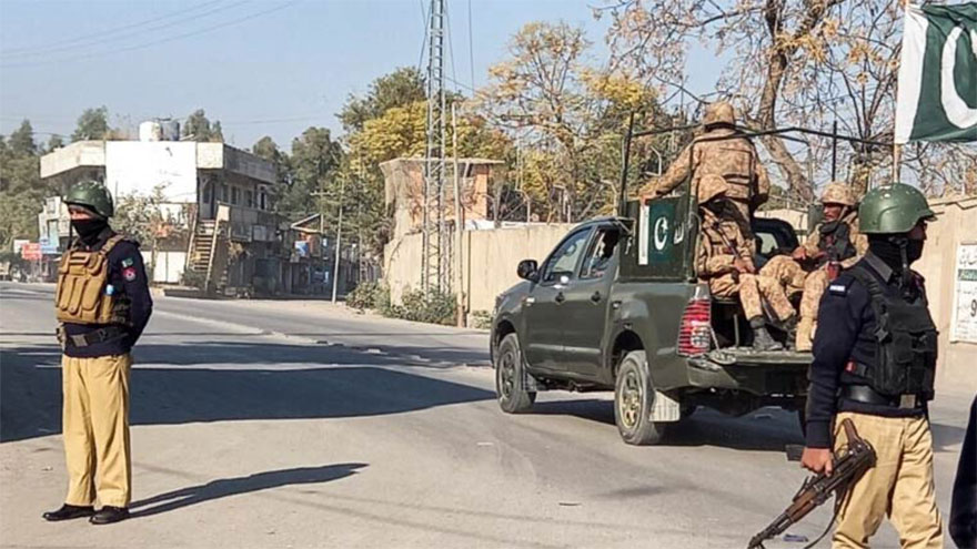 Five civilian killed as suicide attack on police station in Bannu foiled