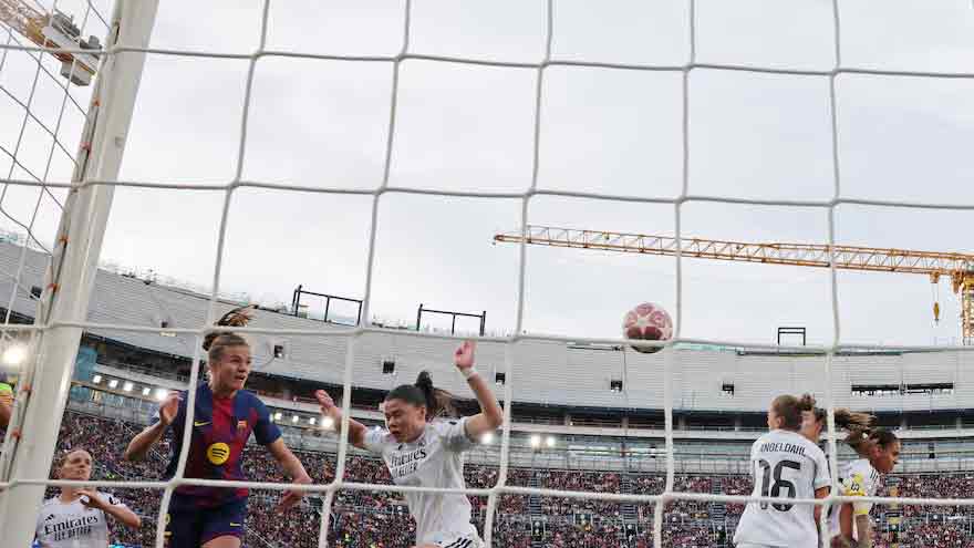 Barcelona brush aside Real Madrid to make Women's Champions League semis