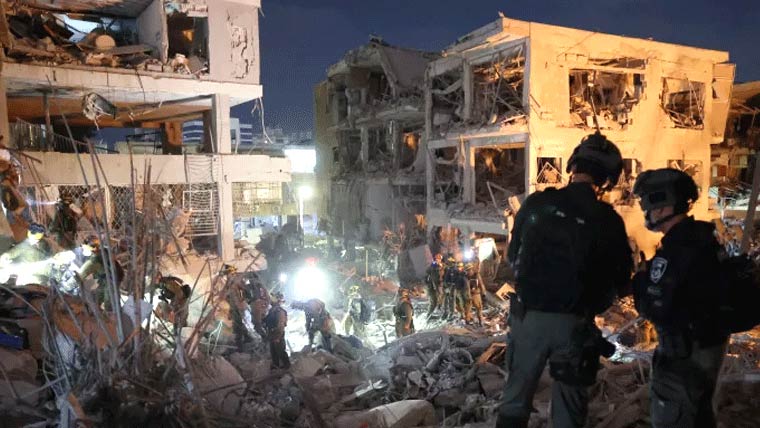 ایران پر حملوں سے تباہی، شہید بہشتی یونیورسٹی اور ایئرپورٹ کے اطراف بمباری، 3 شہری شہید